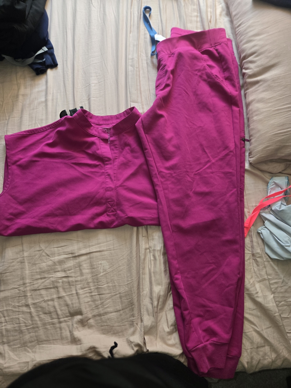 Figs Women's Magenta Track Jogger Pants- Like New